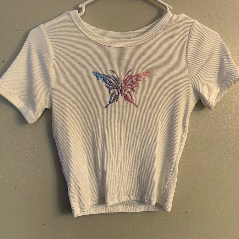 White short sleeved ribbed shirt, with a colorful butterfly on front